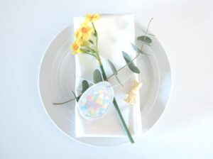 Make cute Easter table decorations Easy Easter egg Easter 300x224 - Make cute Easter table decorations> Easy Easter egg & Easter bunny DIY