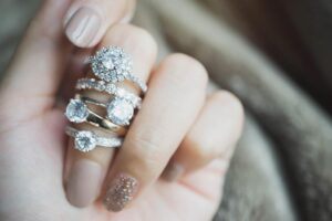 Stackable ring or beistack ring as a supplement to the wedding ring ?