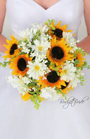 choose daisy wedding bouquet for your wedding 3 - Choose Daisy Wedding Bouquet for Your Wedding