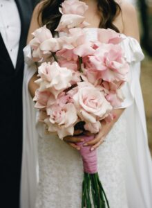choose pink roses wedding bouquet for your wedding 1 1 220x300 - Choose Natural Hand Tied Wedding Bouquets for the Wedding