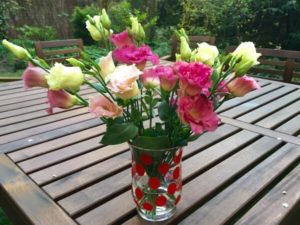 1635442521 754 DIY vases for Mothers Day Bloomy Blog - DIY vases for Mother's Day -