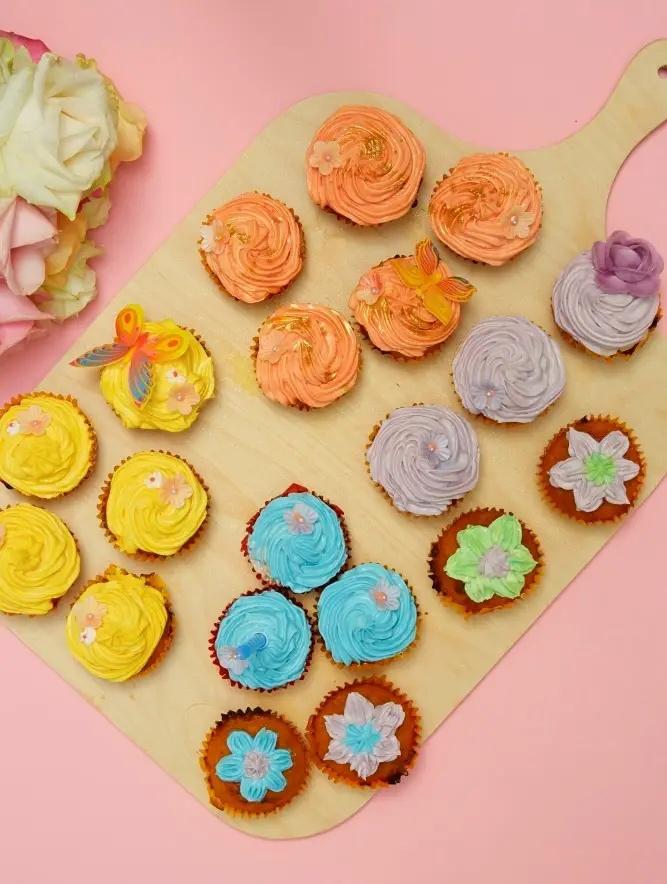 DIY Flowery Cupcakes Bloomy Blog - DIY: Flowery Cupcakes -
