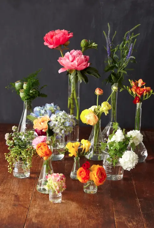 DIY idea: flowers in bottles - Bloomy blog