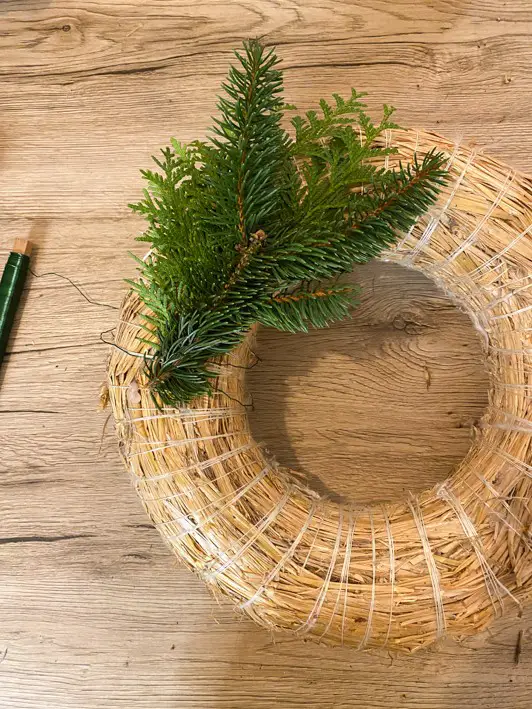 1637589893 733 DIY Tie an Advent wreath Blog - DIY - Tie an Advent wreath - Blog