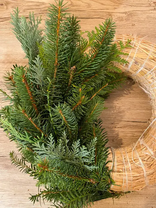 1637589894 35 DIY Tie an Advent wreath Blog - DIY - Tie an Advent wreath - Blog