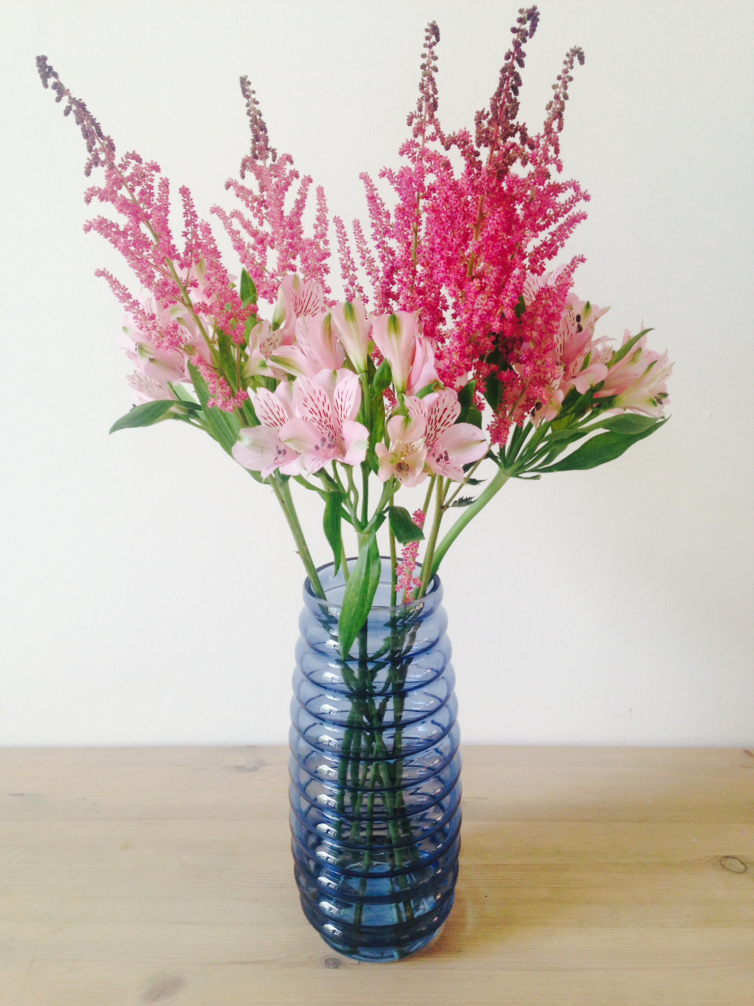 1637964579 392 VASE ARRANGEMENTS Bloomy Blog Flower tips and more - VASE ARRANGEMENTS -  |  Flower tips and more