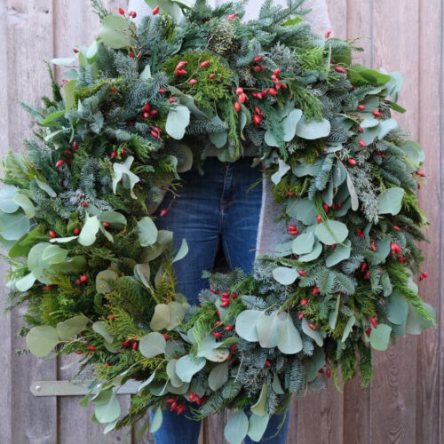 1639574765 437 The eye catcher in winter XXL wreaths - The eye-catcher in winter: XXL wreaths