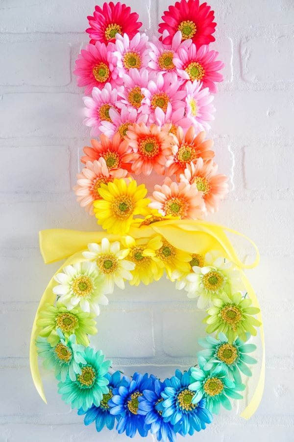 1648938045 717 The Easter door wreath should not be missing from the - The Easter door wreath should not be missing from the beautiful spring festival!