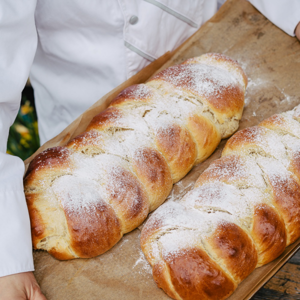 1649181015 832 Bake yeast plait with our recipe you will succeed - Bake yeast plait - with our recipe you will succeed in the classic for Easter!