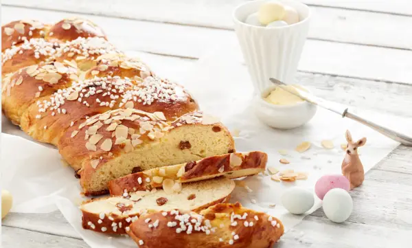 1649181019 127 Bake yeast plait with our recipe you will succeed - Bake yeast plait - with our recipe you will succeed in the classic for Easter!