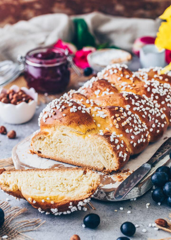1649181021 485 Bake yeast plait with our recipe you will succeed - Bake yeast plait - with our recipe you will succeed in the classic for Easter!