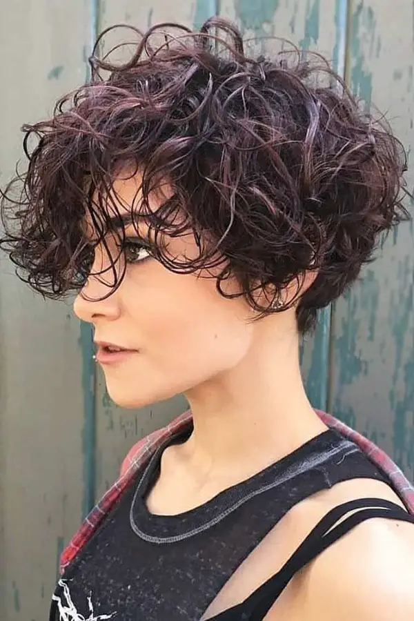 1649187035 686 Pixie cut with curls and waves short hairstyles remain - Pixie cut with curls and waves - short hairstyles remain very trendy