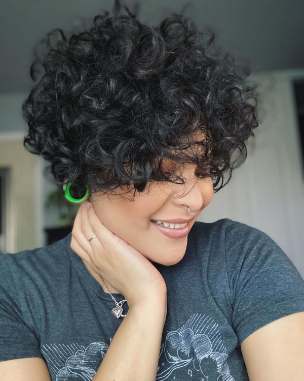 1649187046 485 Pixie cut with curls and waves short hairstyles remain - Pixie cut with curls and waves - short hairstyles remain very trendy