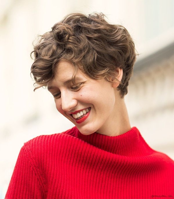 1649187049 254 Pixie cut with curls and waves short hairstyles remain - Pixie cut with curls and waves - short hairstyles remain very trendy