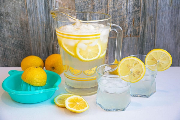 1649200460 224 Drinking Lemon Water Before Bed Why Is It Healthy - Drinking Lemon Water Before Bed - Why Is It Healthy?
