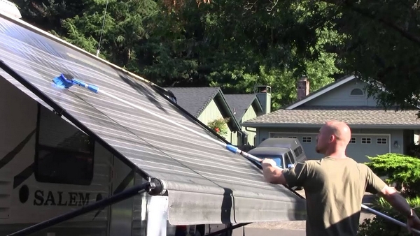 1649431656 385 This is how you should clean your awning to extend - This is how you should clean your awning to extend its life!