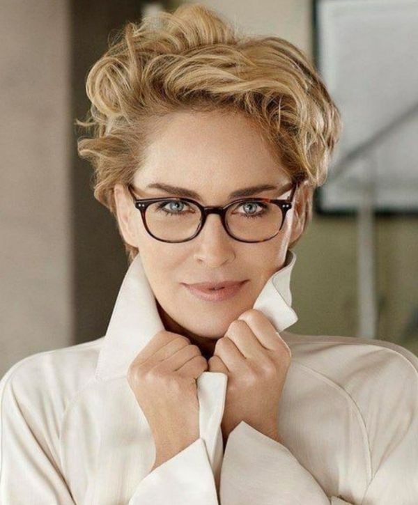 1649659117 864 Hairstyles for women over 50 with glasses and thin hair - Hairstyles for women over 50 with glasses and thin hair