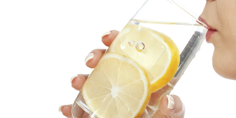 1649679373 382 Drinking water with lemon a healthy habit - Drinking water with lemon - a healthy habit