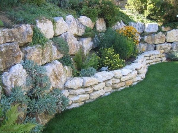 1649683023 632 Modern design solutions with natural stone walls in the garden - Modern design solutions with natural stone walls in the garden 2022