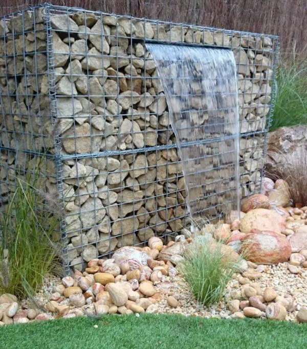 1649683027 44 Modern design solutions with natural stone walls in the garden - Modern design solutions with natural stone walls in the garden 2022