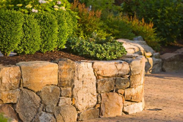 1649683030 511 Modern design solutions with natural stone walls in the garden - Modern design solutions with natural stone walls in the garden 2022