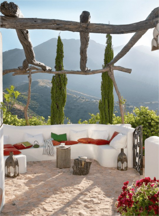 1649840108 946 A Mediterranean outdoor space is full of warmth and coziness - A Mediterranean outdoor space is full of warmth and coziness