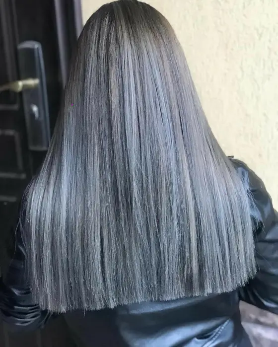 1649953866 221 Gray strands the hot hair trend that gives the - Gray strands - the hot hair trend that gives the hair a silver touch