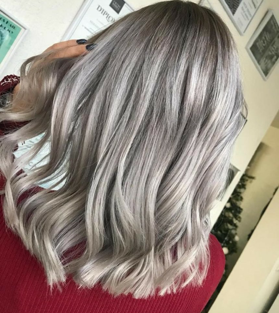 1649953868 194 Gray strands the hot hair trend that gives the - Gray strands - the hot hair trend that gives the hair a silver touch