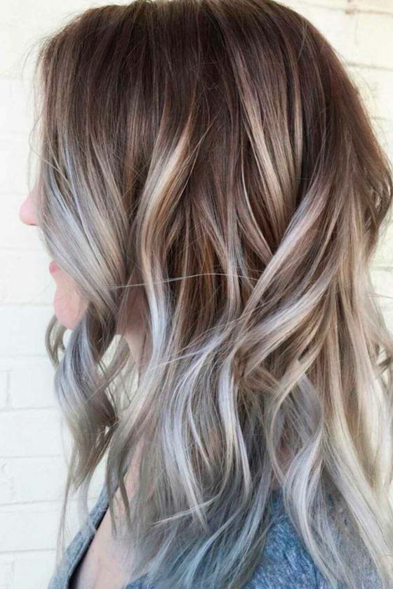 1649953869 850 Gray strands the hot hair trend that gives the - Gray strands - the hot hair trend that gives the hair a silver touch