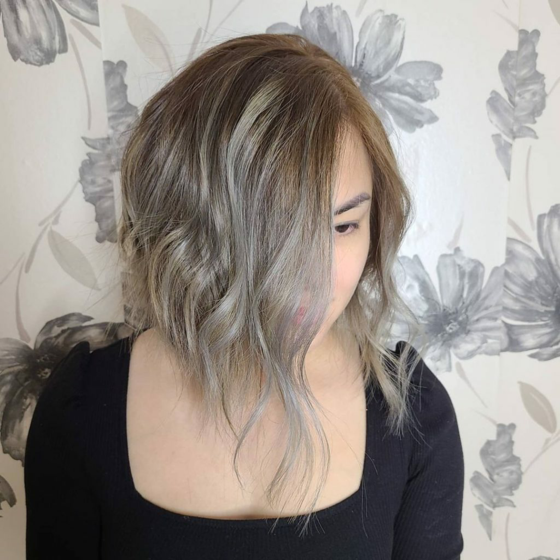 1649953871 724 Gray strands the hot hair trend that gives the - Gray strands - the hot hair trend that gives the hair a silver touch