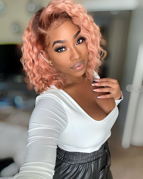 1650096877 425 The rose gold hair color seduces with delicate beauty and - The rose gold hair color seduces with delicate beauty and feminine elegance