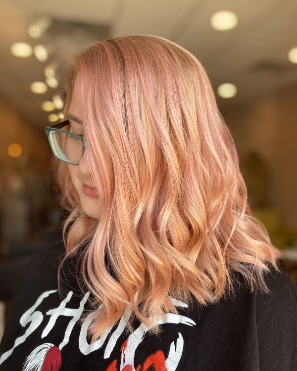 1650096882 305 The rose gold hair color seduces with delicate beauty and - The rose gold hair color seduces with delicate beauty and feminine elegance