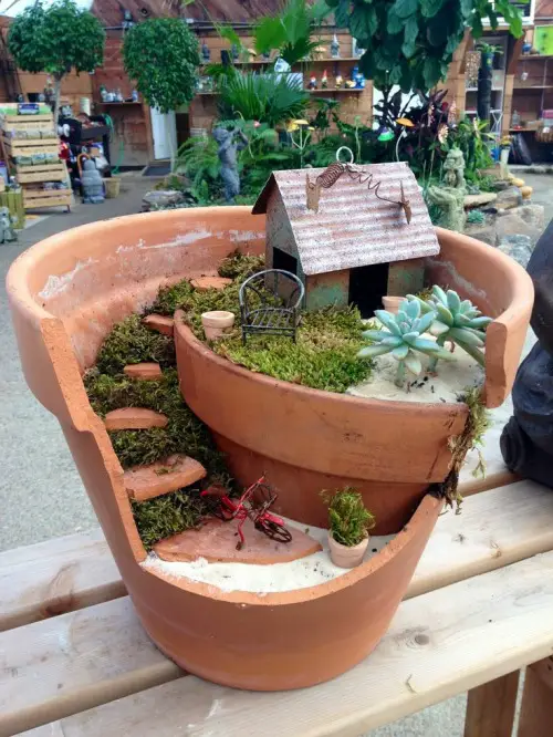 1650212808 942 Creative mini garden made from broken flower pot - Creative mini garden made from broken flower pot