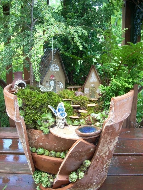 1650212810 682 Creative mini garden made from broken flower pot - Creative mini garden made from broken flower pot
