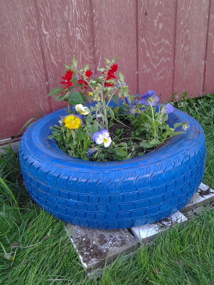 1650259361 867 Make garden decoration yourself reuse old car tires - Make garden decoration yourself - reuse old car tires!