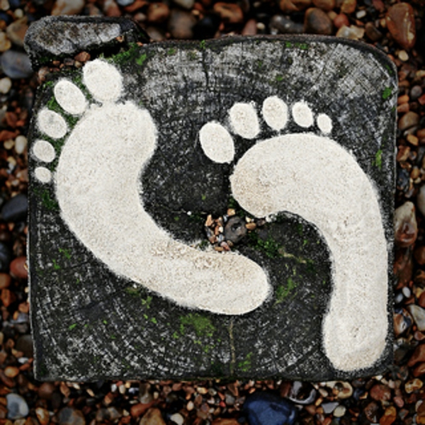 1650347717 922 Garden Decorations Stone feet are great summer decorations - Garden Decorations - Stone feet are great summer decorations