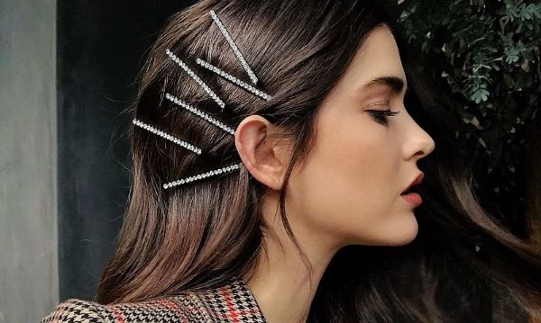 1650986454 584 40 very modern and extravagant hairstyles with hair clips - 40 very modern and extravagant hairstyles with hair clips