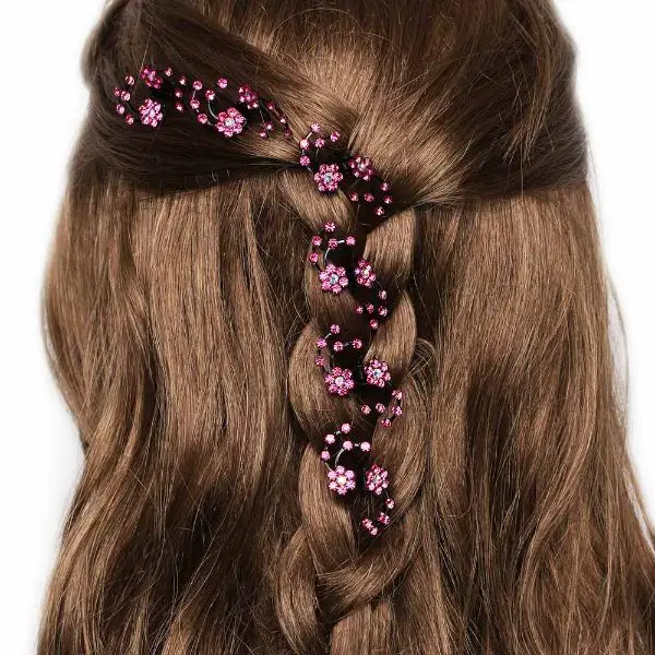 1650986463 494 40 very modern and extravagant hairstyles with hair clips - 40 very modern and extravagant hairstyles with hair clips