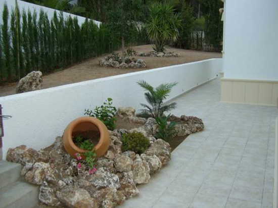 mediterranean flair garden design ideas cypress palm trees