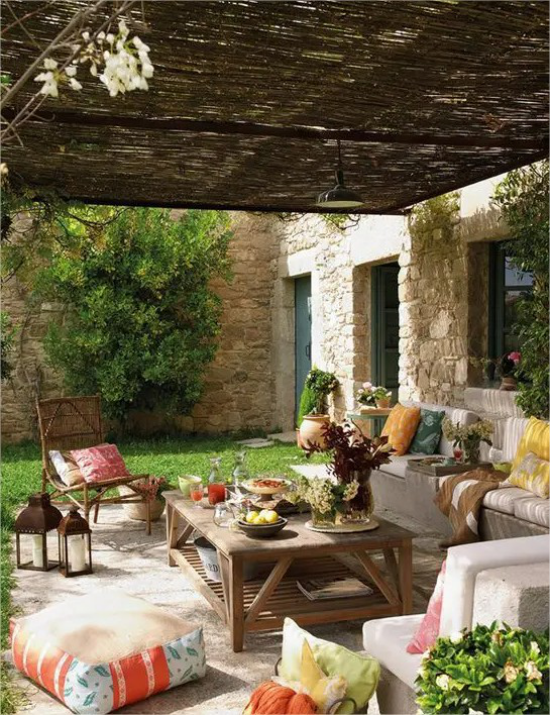A Mediterranean outdoor space is full of warmth and coziness - A Mediterranean outdoor space is full of warmth and coziness