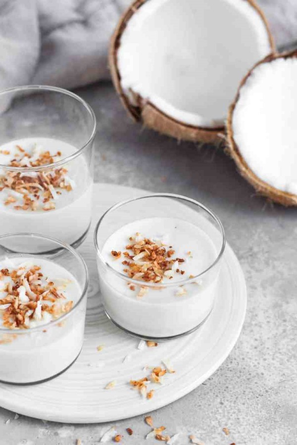 Coconut panna cotta for vegans and not only delicious - Coconut panna cotta for vegans and not only - delicious and quick recipe with agar