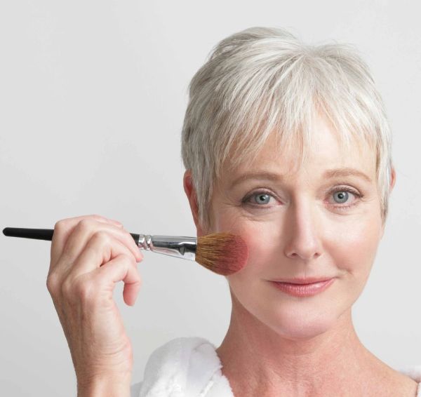 1651536113 747 Tips for drooping eyelids make up from the age of 50 - Tips for drooping eyelids make-up from the age of 50, which are suitable for everyone!