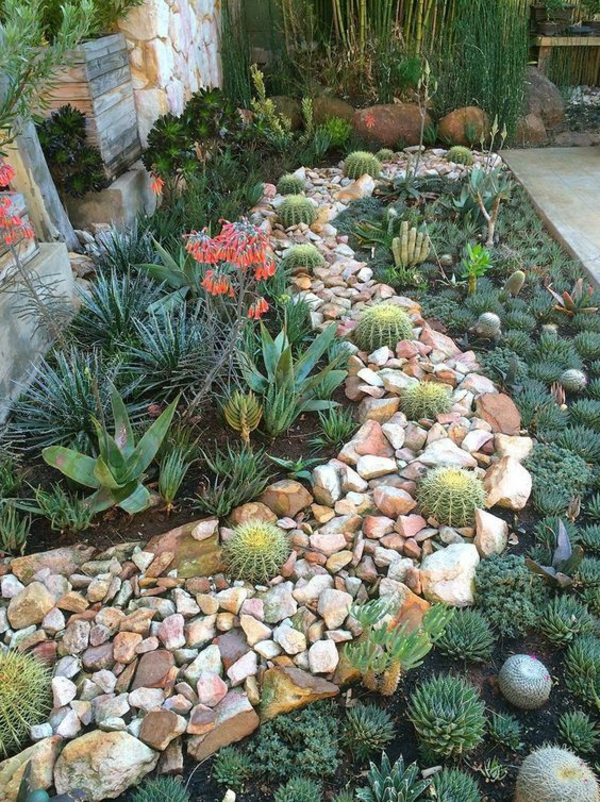 1651679069 853 How to design the flower bed with stones - How to design the flower bed with stones?