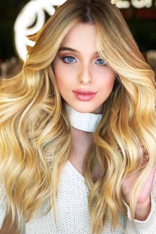 1651730690 964 Honey blonde is 1 hair color trend 2022 for blondes - Honey blonde is #1 hair color trend 2022 for blondes