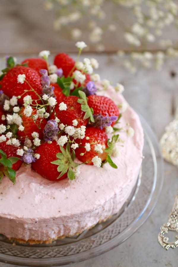 1651995623 815 Prepare strawberry cake 2 easy recipes and 33 ideas - Prepare strawberry cake - 2 easy recipes and 33 ideas for inspiration