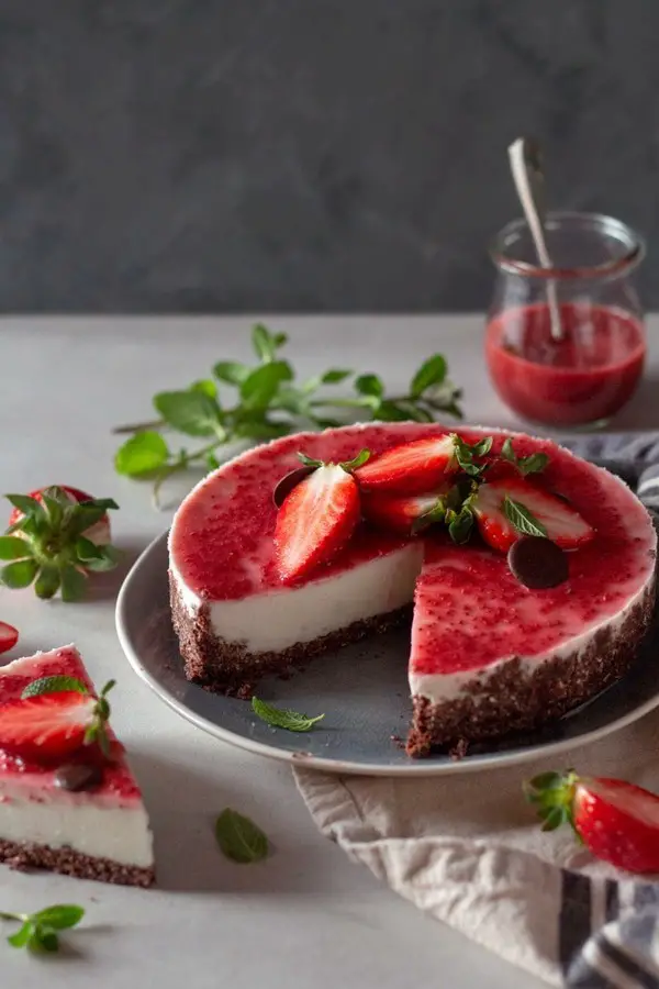 1651995628 650 Prepare strawberry cake 2 easy recipes and 33 ideas - Prepare strawberry cake - 2 easy recipes and 33 ideas for inspiration