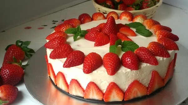 1651995638 817 Prepare strawberry cake 2 easy recipes and 33 ideas - Prepare strawberry cake - 2 easy recipes and 33 ideas for inspiration