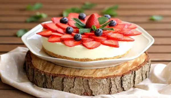1651995639 689 Prepare strawberry cake 2 easy recipes and 33 ideas - Prepare strawberry cake - 2 easy recipes and 33 ideas for inspiration