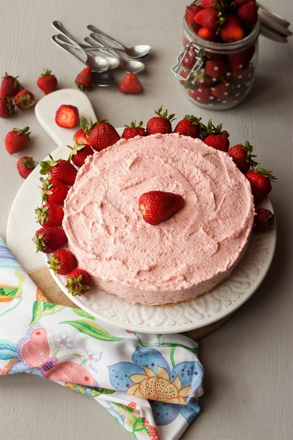 1651995641 745 Prepare strawberry cake 2 easy recipes and 33 ideas - Prepare strawberry cake - 2 easy recipes and 33 ideas for inspiration