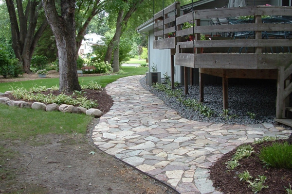 1652025539 233 Chic garden paths made of natural stone or cement for - Chic garden paths made of natural stone or cement for the garden